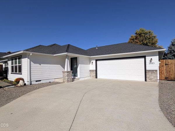 1065 Shayla Lane, Central Point, OR 97502