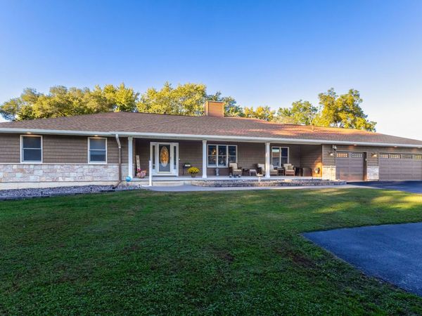 1215 53rd Street, Moline, IL 61265