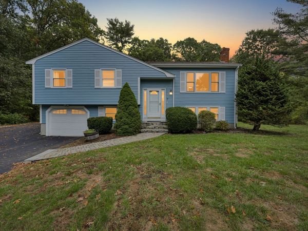 7 Garrison Dr, Plainville, MA 02762