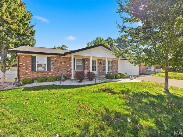 5858 Hunterbrook Court, Oakville, MO 63129
