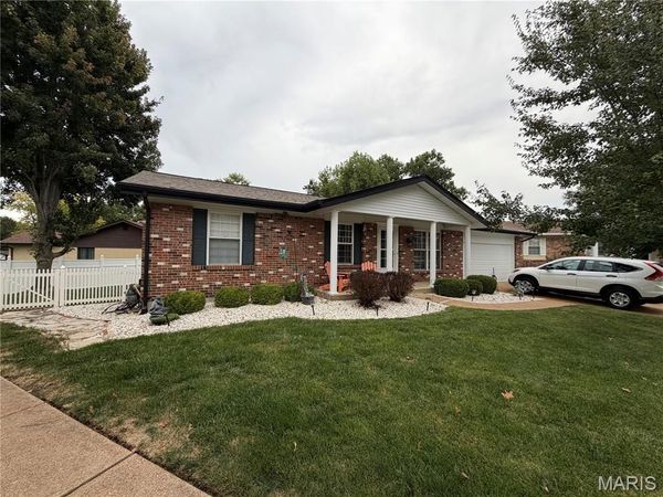 5858 Hunterbrook Court , Oakville, MO 63129
