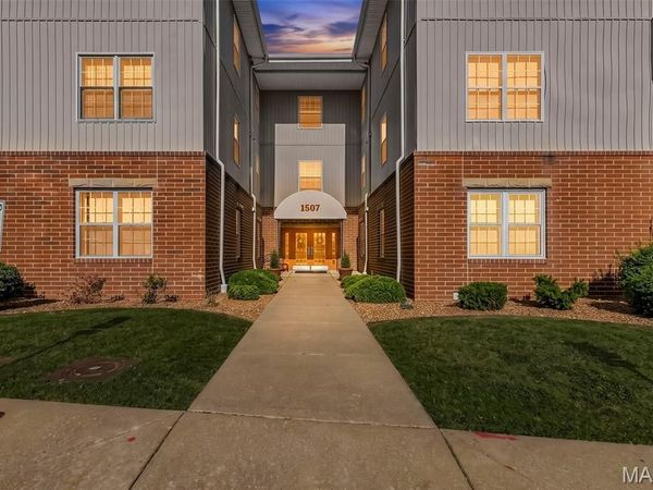 1507 S Old Highway 94 , Unit 204, St Charles, MO 63303