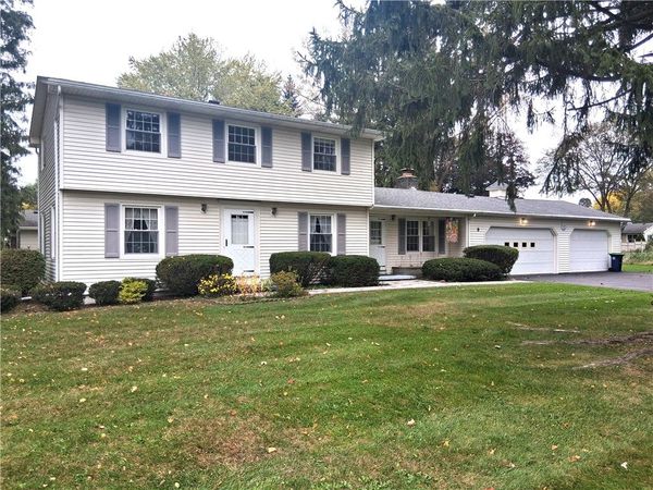 9 Hallmark Road , Rochester, NY 14625