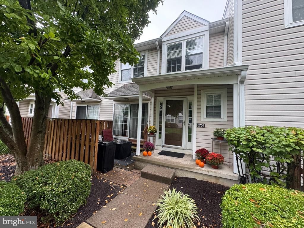 5704 SPRUCE MILL DRIVE , MORRISVILLE, PA 19067