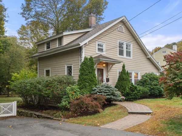 38 Lindenwood, Stoneham, MA 02180