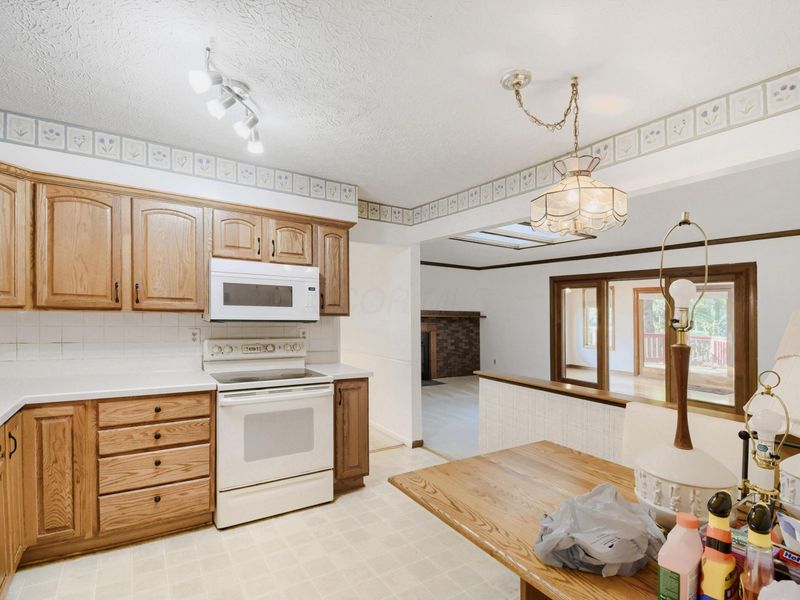 1999 Charmingfare Street, Columbus, OH 43228 Photo 14