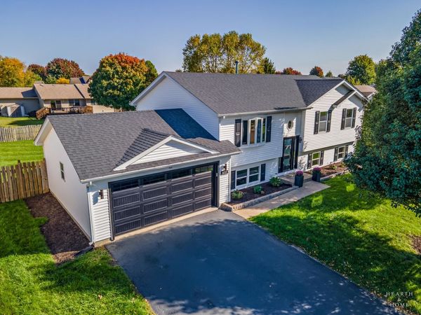 612 Wimbleton Trail , McHenry, IL 60050