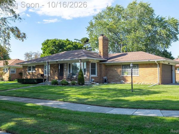 20920 Lakeland Court, St Clair Shores, Mi 48081