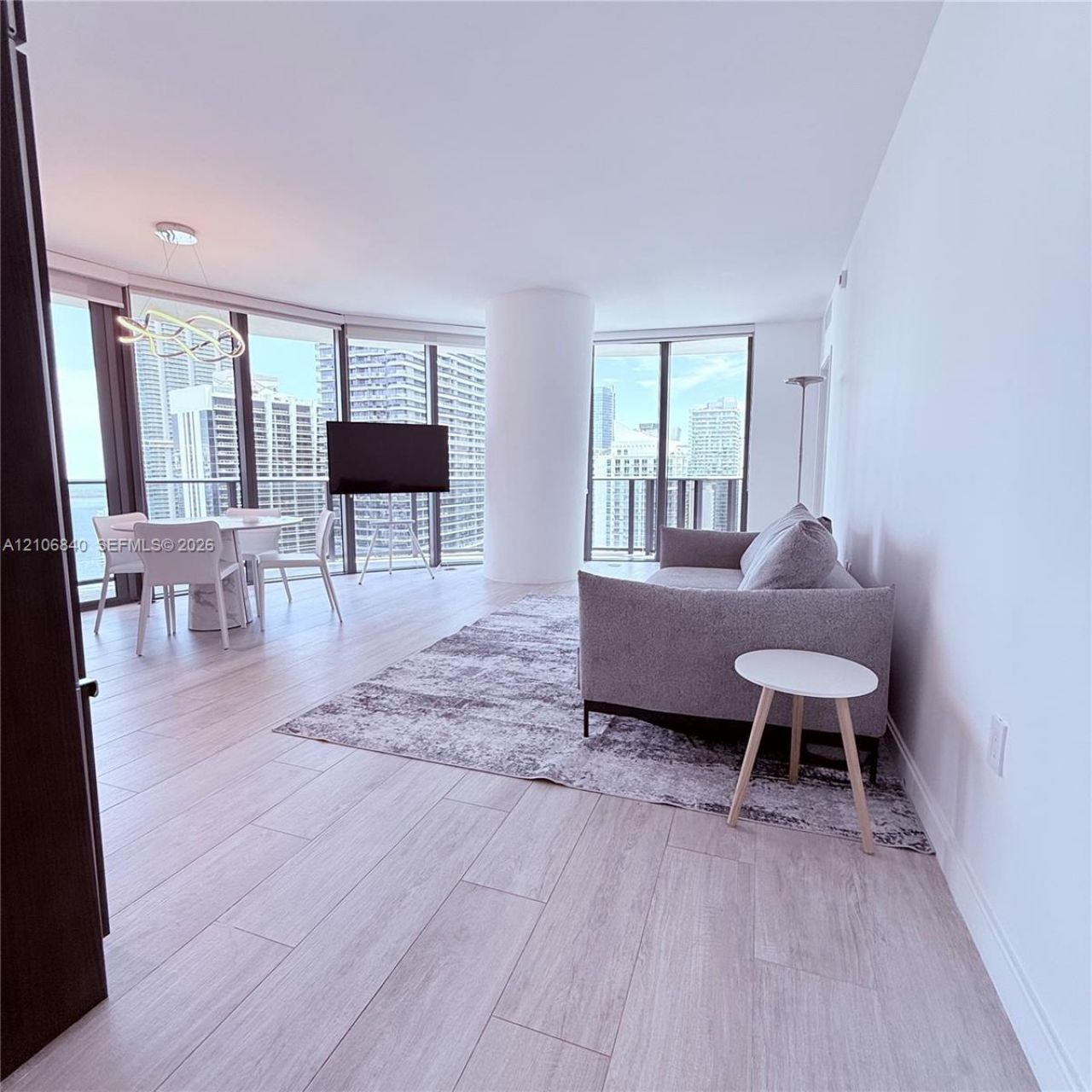 55 SW 9th St, Unit 3903, Miami, FL 33130 Photo