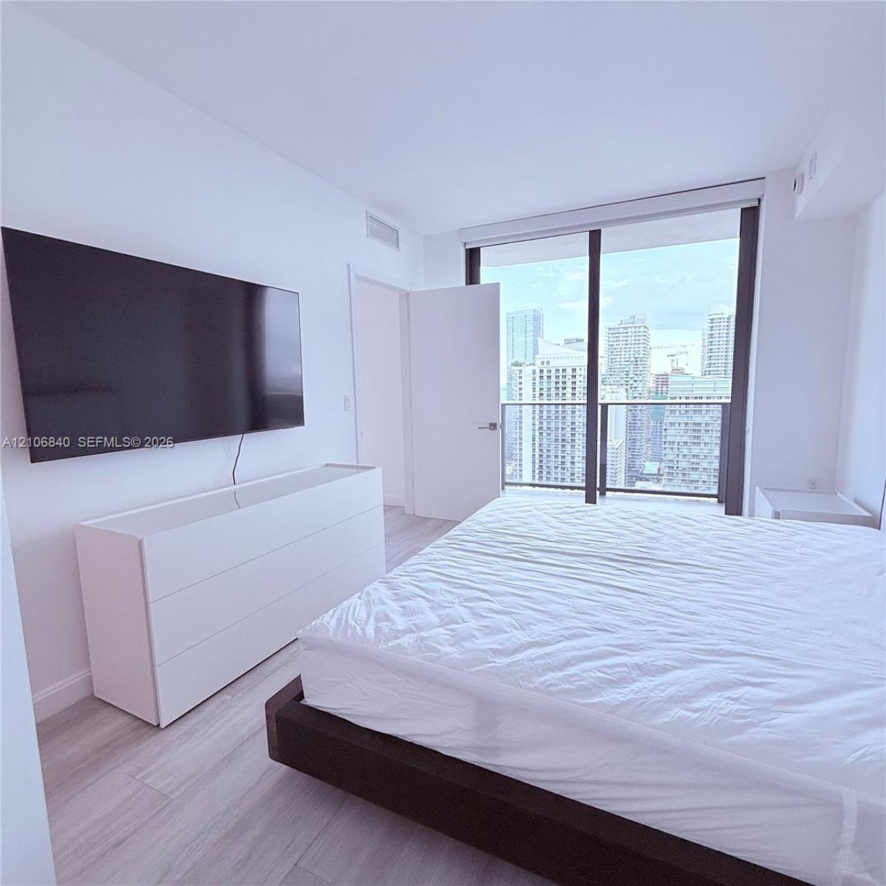 55 SW 9th St, Unit 3903, Miami, FL 33130 Photo