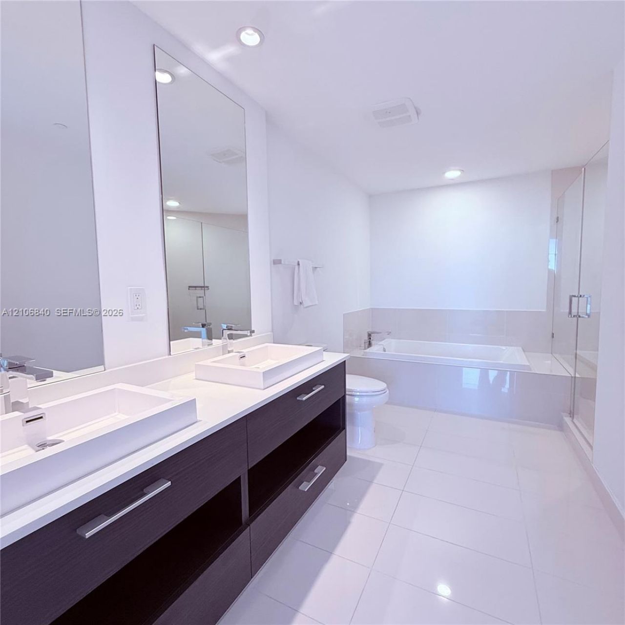 55 SW 9th St, Unit 3903, Miami, FL 33130 Photo