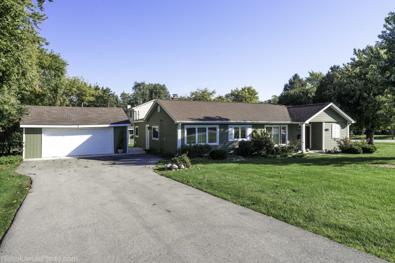 290 Hawthorn Lane, Hoffman Estates, IL 60169 Main Photo
