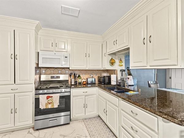 1801 Pleasant Run Road, Carrollton, TX 75006