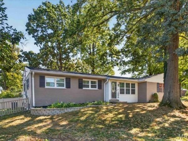1000 Lockett Road , Des Peres, MO 63131