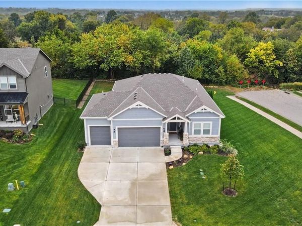 3204 SW Arbor Sound Drive, Lee's Summit, MO 64082