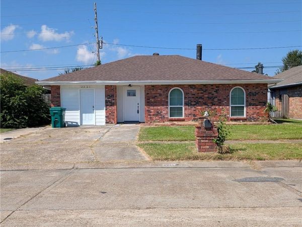 2325 YORKTOWNE Drive, LaPlace, LA 70068
