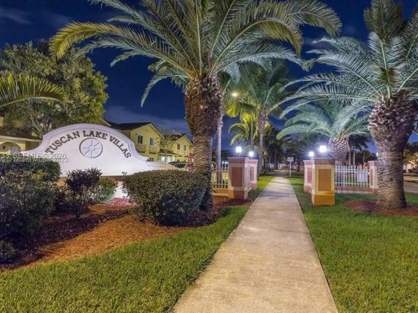 17853 NW 74th Path , Hialeah, FL 33015