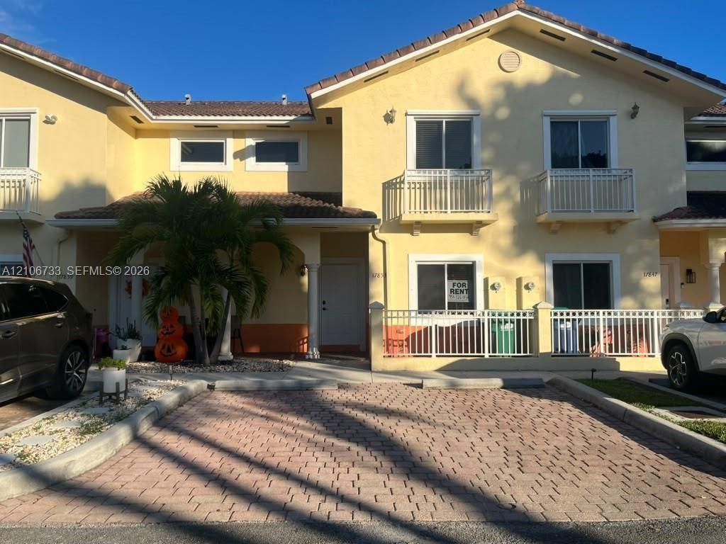 17853 NW 74th Path , Hialeah, FL 33015 Photo