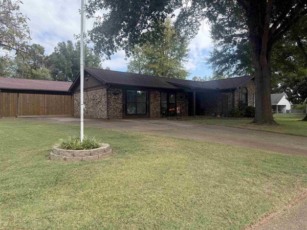 5040 CLEAR CREEK DR, Millington, TN 38053
