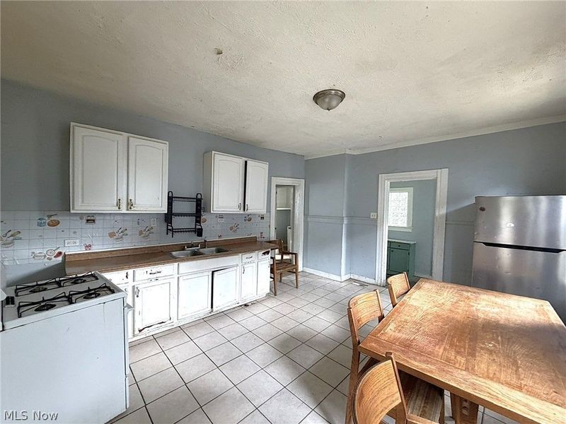 3283 W 54th Street, Cleveland, OH 44102 Photo 2