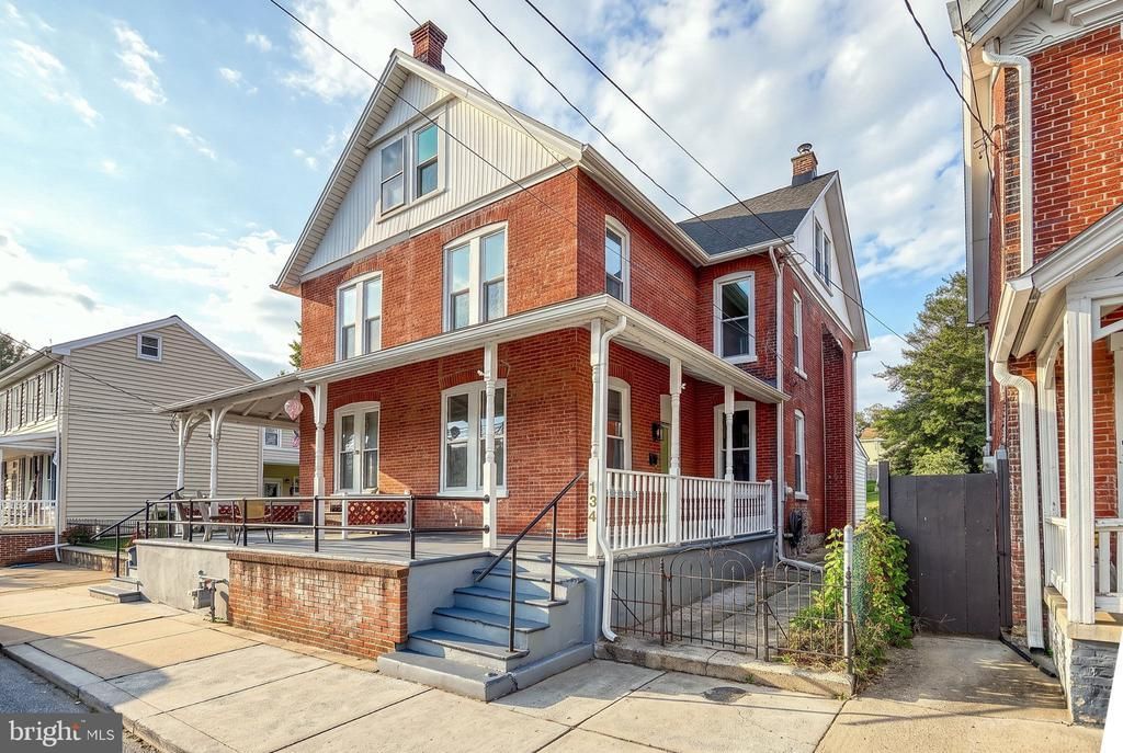 134 W WALNUT STREET, MARIETTA, PA 17547