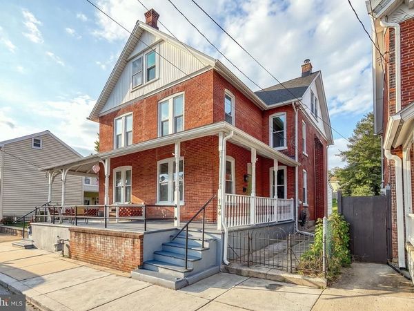 134 W WALNUT STREET, MARIETTA, PA 17547