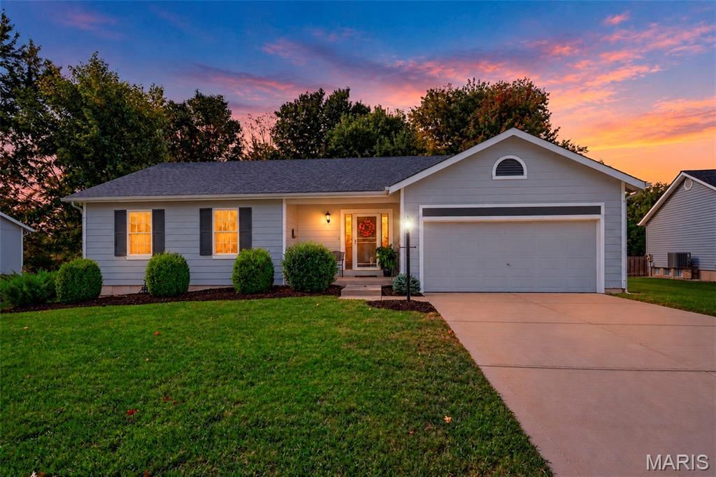 120 Oak Valley Drive, Saint Peters, MO 63376 Main Photo