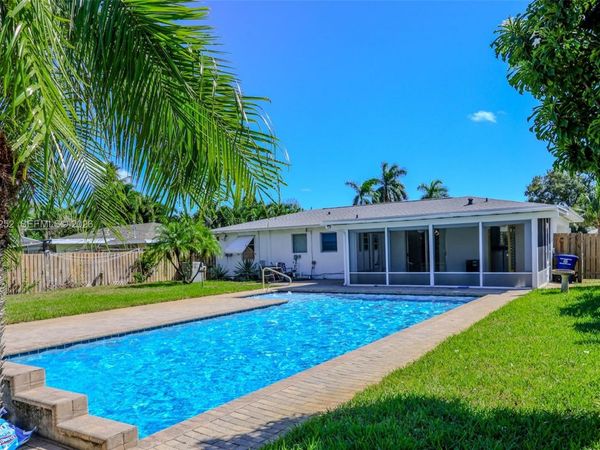 225 E Ilex Dr , Lake Park, FL 33403