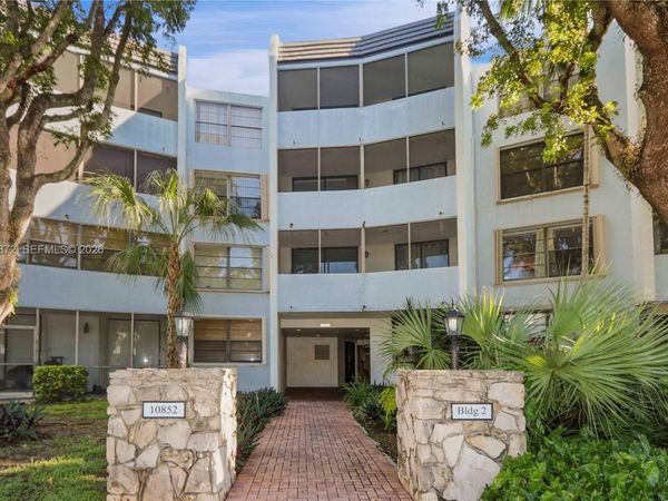10852 N Kendall Dr , Unit 103, Miami, FL 33176