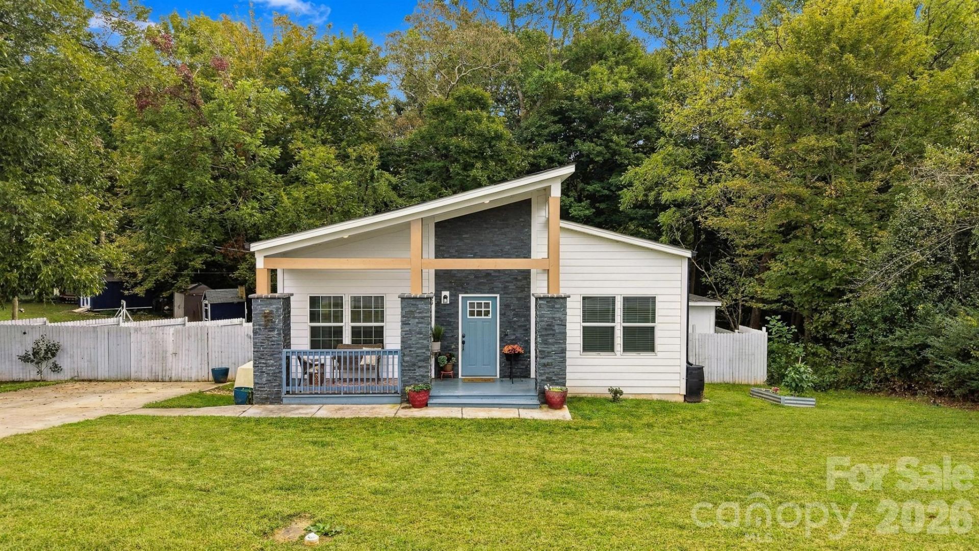 329 W F Street, Newton, NC 28658 Main Photo