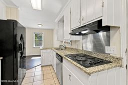 825 Greenlawn Drive  photo 4