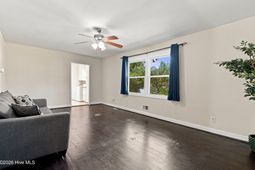 825 Greenlawn Drive  photo 4