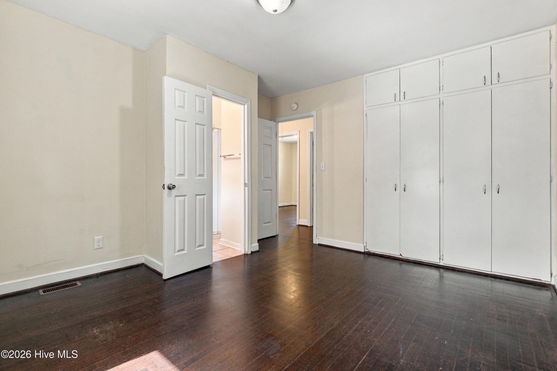 825 Greenlawn Drive  Photo 6