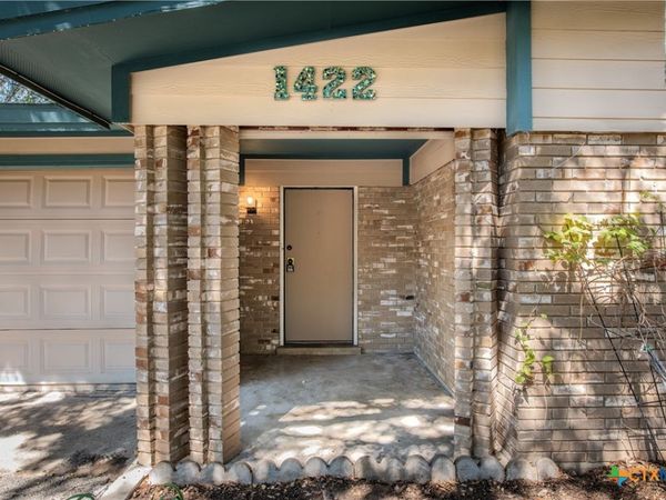 1422 Mockingbird Lane, Seguin, TX 78155