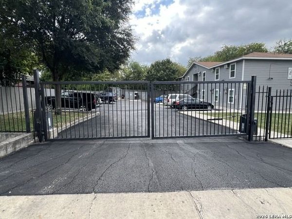 11106 BEL AIR DR, San Antonio, TX 78213