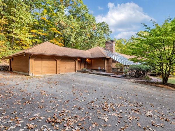 77 Woodward Ln, Boxborough, MA 01719