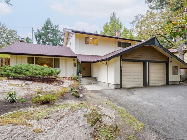 3536 Henderson Rd , Oak Bay, BC V8P 5B1