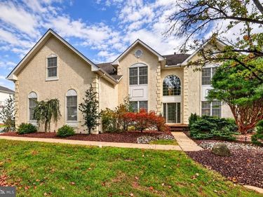 6 DOVER PLACE, HOLLAND, PA 18966
