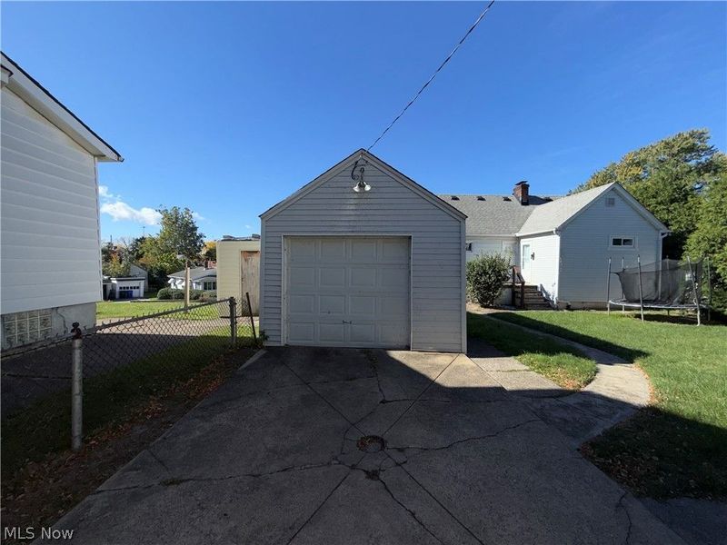 18710 Neff Road, Cleveland, OH 44119 Photo 17