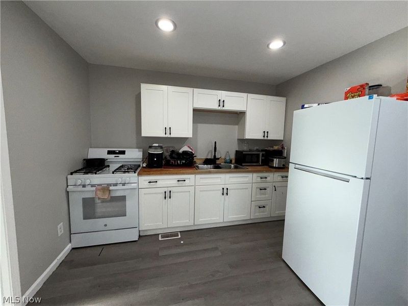 18710 Neff Road, Cleveland, OH 44119 Photo 23