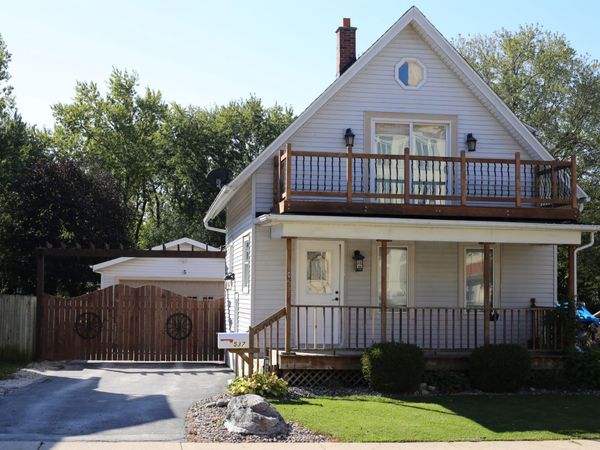537 Elizabeth St, Waukesha, WI 53186