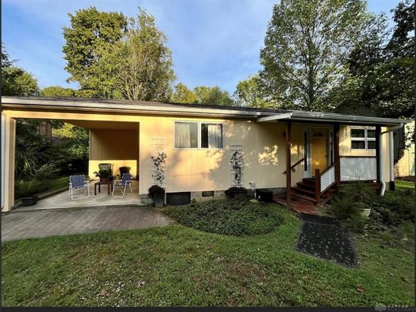 975 S High Street, Yellow Springs Vlg, OH 45387