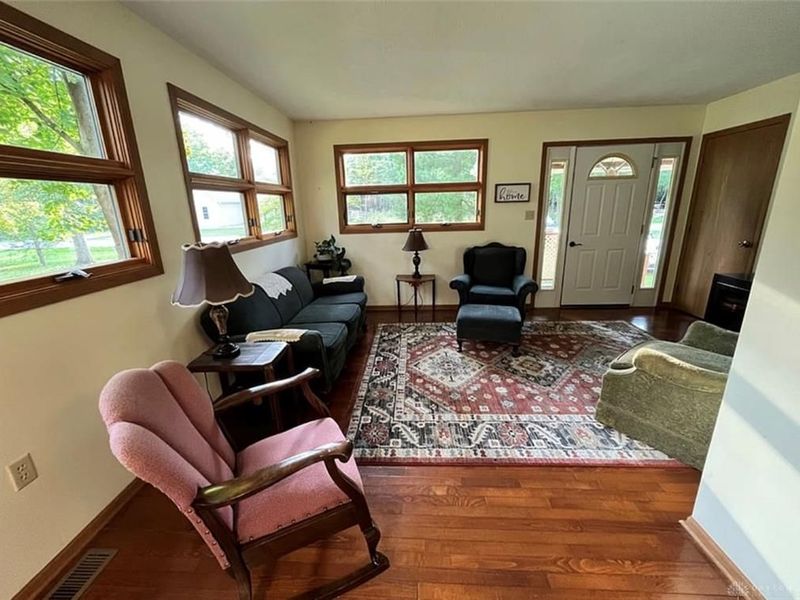 975 S High Street, Yellow Springs, OH 45387 Photo 2