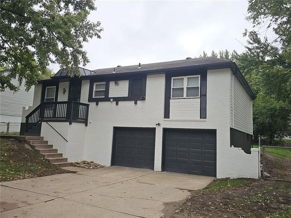 816 NW Oxford Drive, Independence, MO 64015