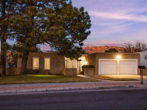 715 Branding Iron Drive SE, Albuquerque, NM 87123
