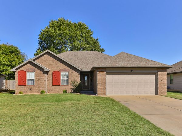 3541 W Moark Street , Battlefield, MO 65619