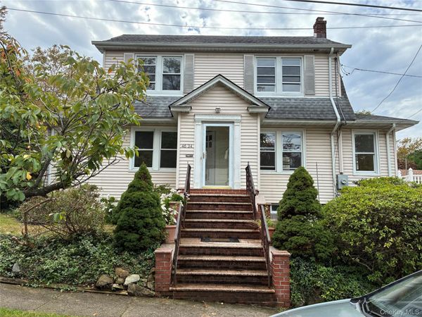 4634 Iris Lane , Great Neck, NY 11020