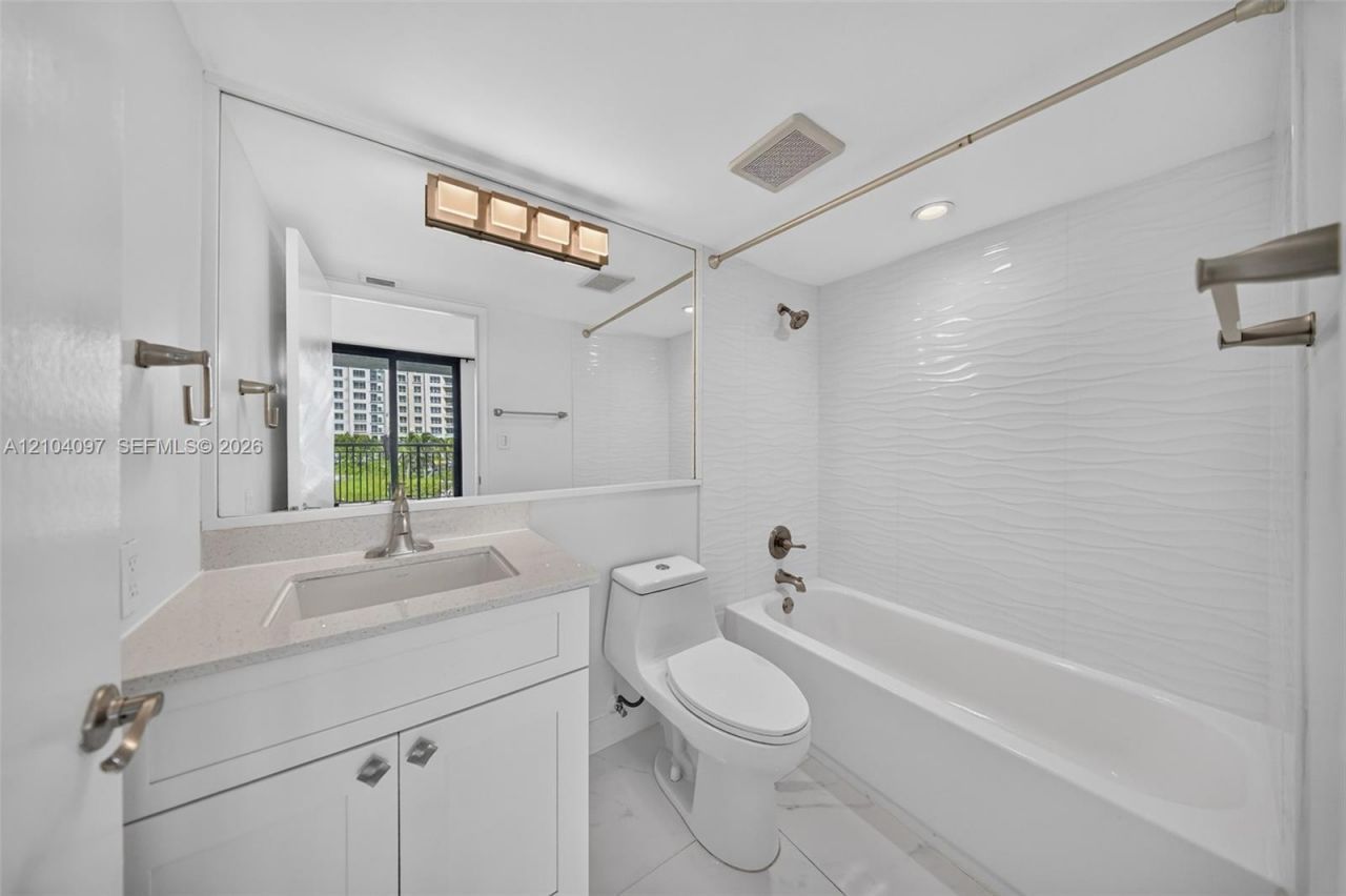 540 Brickell Key Dr , Unit 916, Miami, FL 33131 Photo