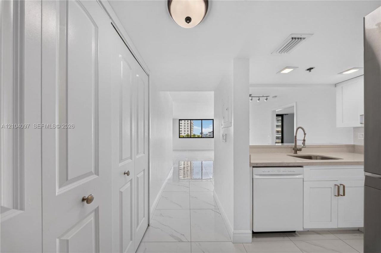 540 Brickell Key Dr , Unit 916, Miami, FL 33131 Photo