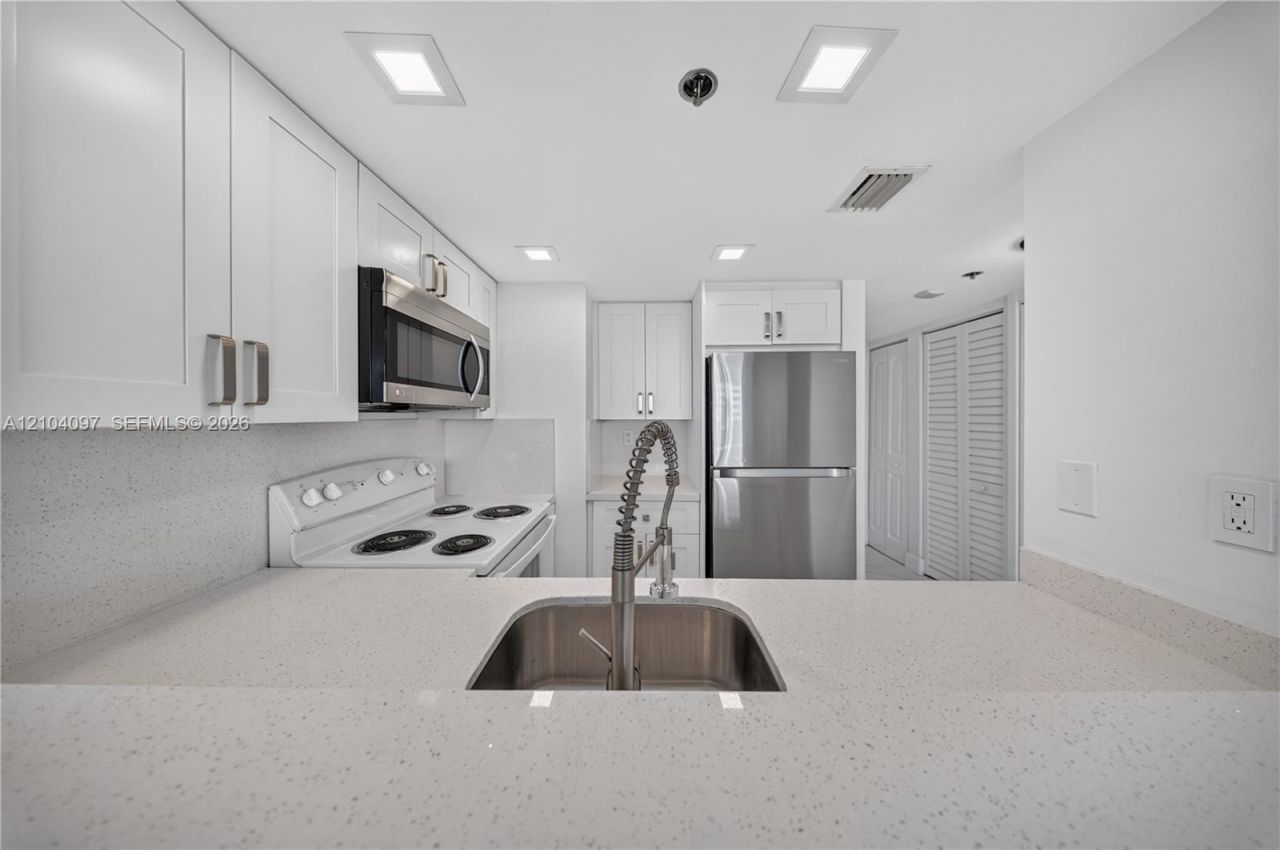 540 Brickell Key Dr , Unit 916, Miami, FL 33131 Photo
